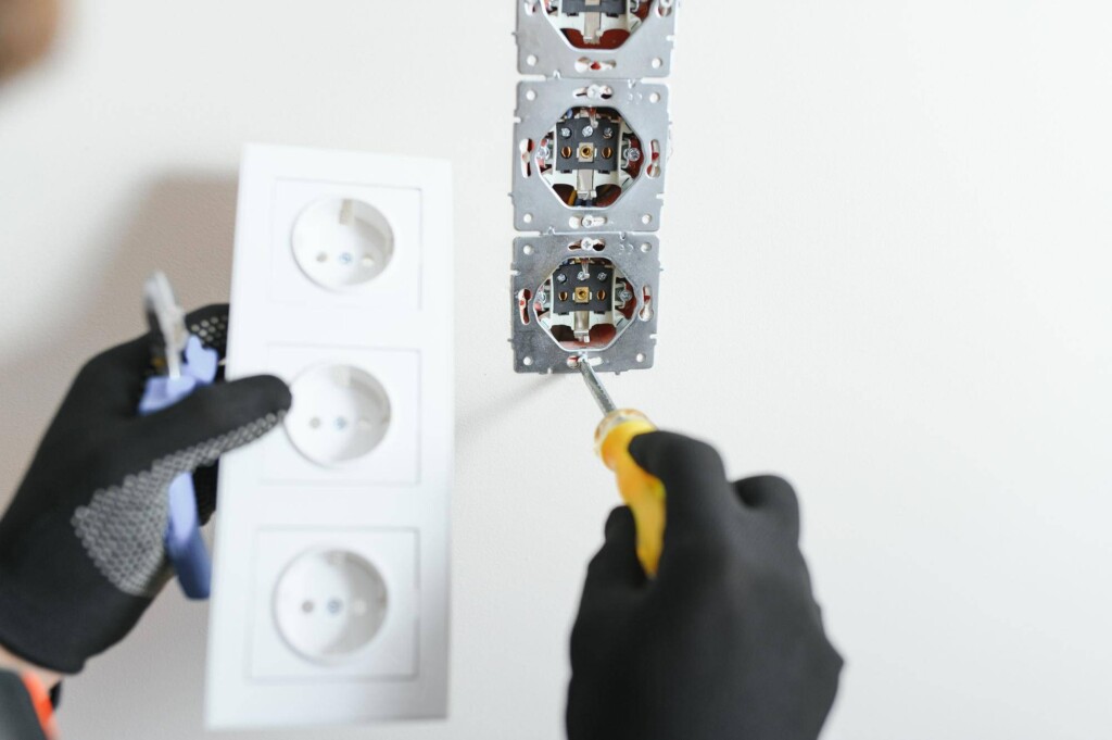 Jak dorobić gniazdo elektryczne bezpiecznie i szybko?