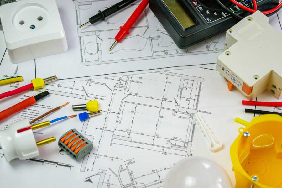Jak narysować schemat instalacji elektrycznej w domu aby ułatwić prace remontowe?