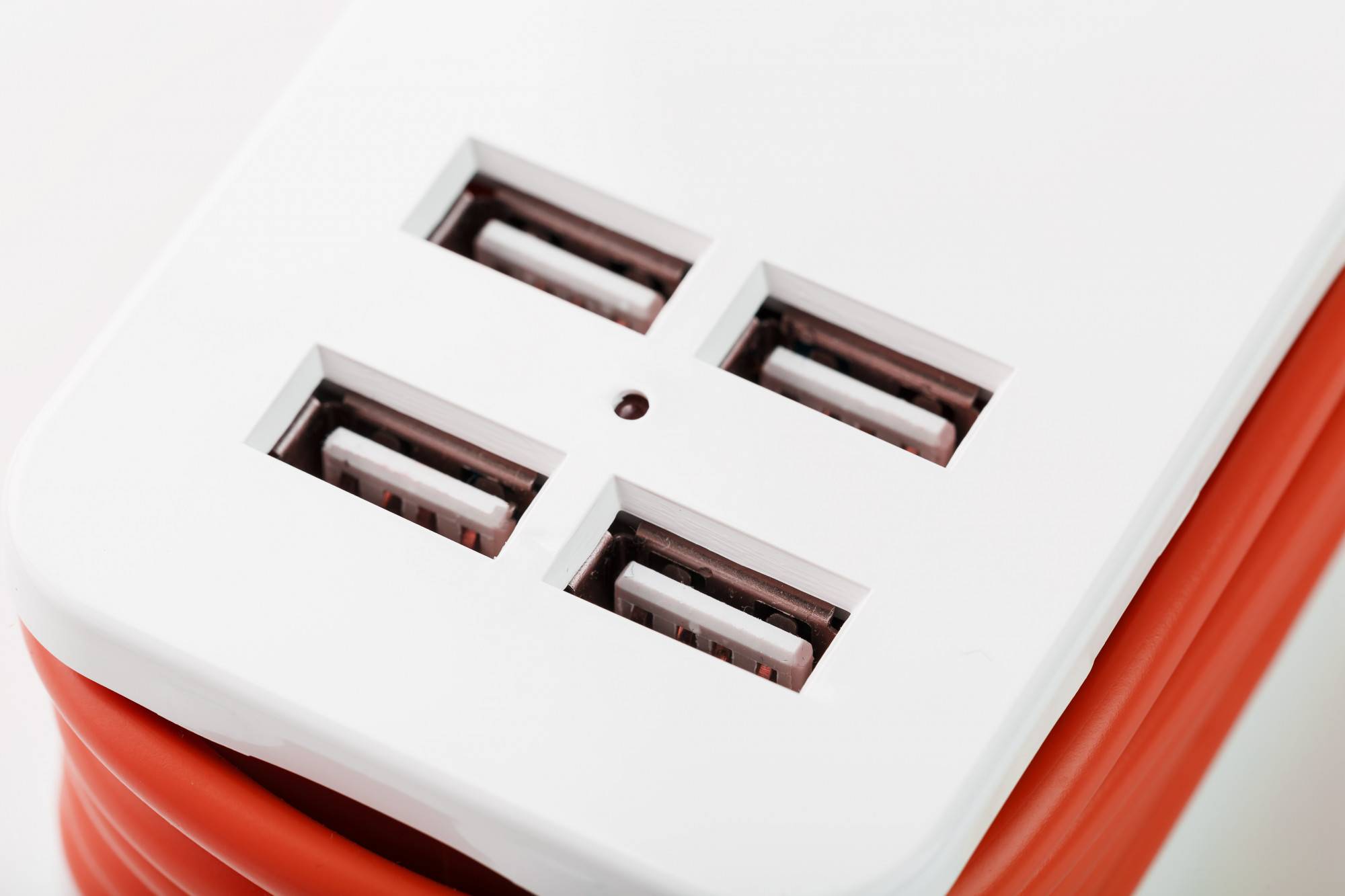 Jak przedłużyć kable w gniazdku elektrycznym bezpiecznie i skutecznie?