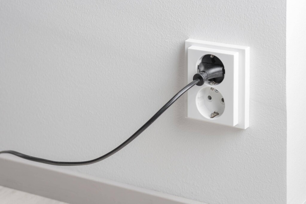 Jak zamontować podwójne gniazdko elektryczne bez błędów?