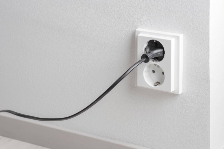 Jak zamontować podwójne gniazdko elektryczne bez błędów?